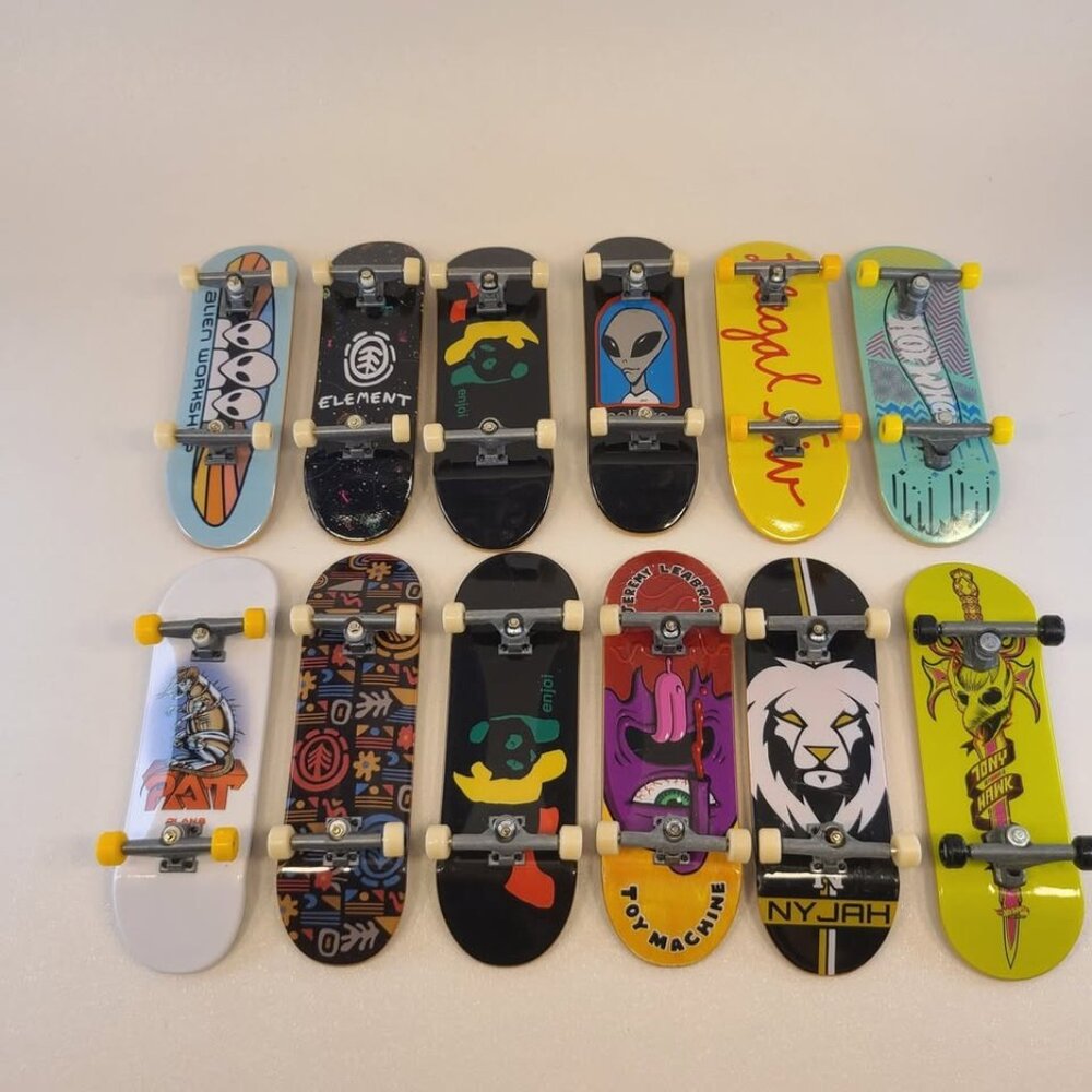 12 Fingerboards 10 Tech Deck and 2 Hot Wheels & Cards